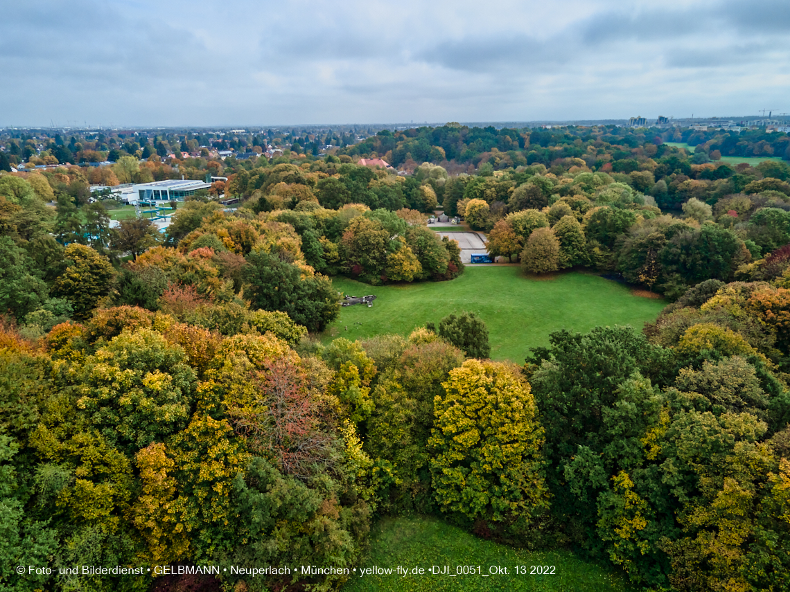 13.10.2022 - Der Ostpark mit See und Biergarten in Neuperlach